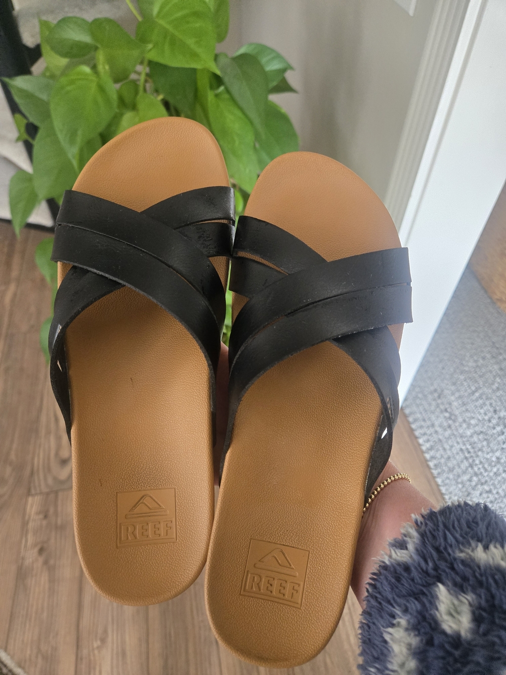 Reef Women’s Black Strappy Slide Sandals with Tan Footbed - Picture 2 of 2